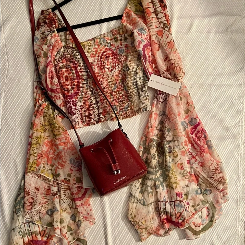 💕Calvin Klein Mini Draw String Bag ~ NWT Vegan leather. Color amazing. - Picture 8 of 14